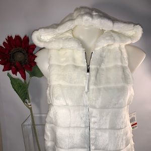 💥PRICE DROP💥American Rag Furry Vest XS Women